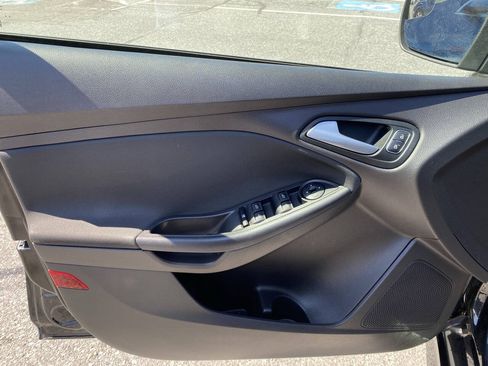 Used 2015 Ford Focus SE w/ SE Sport Package FWD image 10