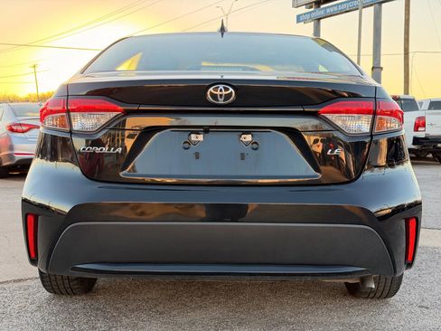 Used 2021 Toyota Corolla LE image 4