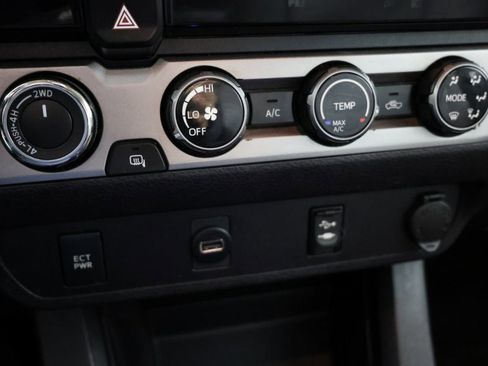 Used 2017 Toyota Tacoma SR image 23