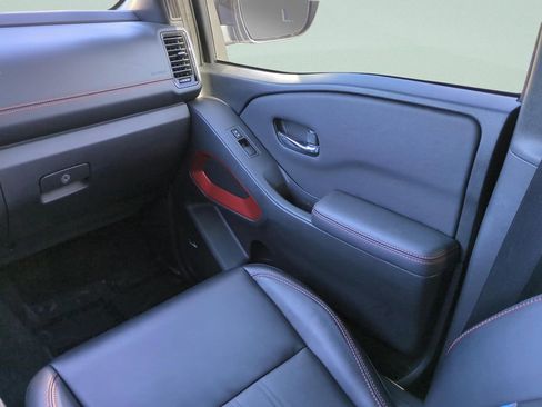 Used 2023 Nissan Frontier PRO-4X w/ Pro-4X Premium Package image 25