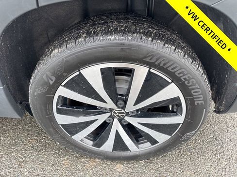 Certified 2022 Volkswagen Taos SE w/ IQ.Drive SE Package image 10