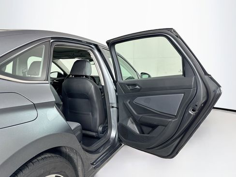 Used 2025 Volkswagen Jetta SE image 29