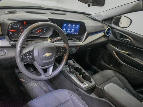 Used 2024 Chevrolet Trax LS w/ LS Convenience Package image 18