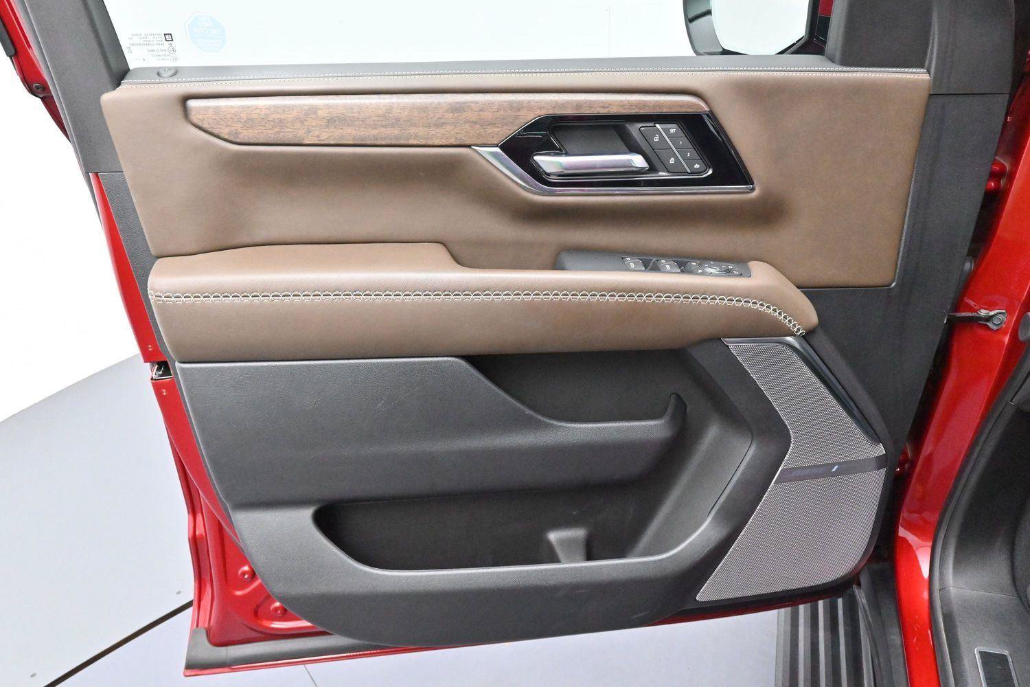 Used 2025 GMC Yukon Denali Ultimate AWD/4WD image 13