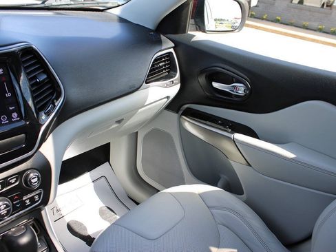 Used 2019 Jeep Cherokee Limited AWD/4WD image 17