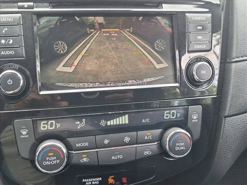 Used 2020 Nissan Rogue SV FWD image 13
