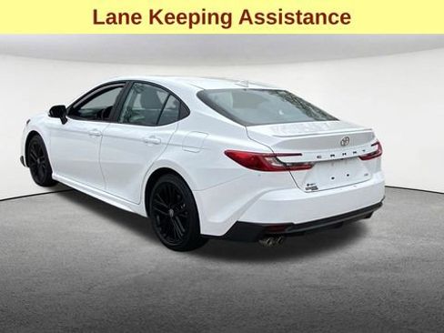 Used 2025 Toyota Camry SE FWD image 6