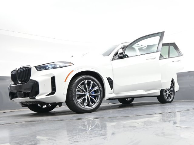 Used 2024 BMW X5 xDrive40i w/ M Sport Package AWD/4WD image 45