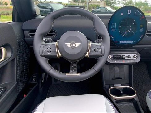 Certified 2025 MINI Cooper S image 6