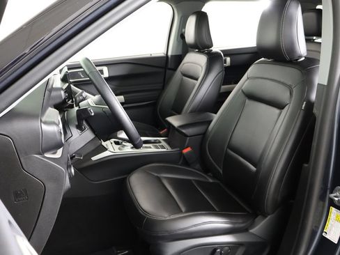 Used 2024 Ford Explorer XLT w/ Equipment Group 202A RWD image 23