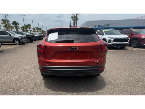 Used 2024 Chevrolet Trax RS w/ Driver Confidence Package FWD image 3