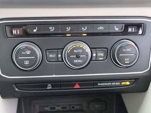 Certified 2021 Volkswagen Atlas SE image 19