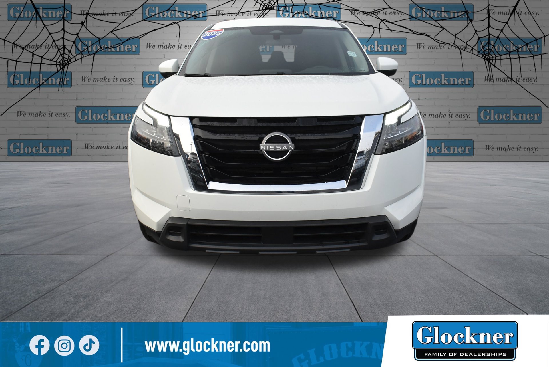 Used 2025 Nissan Pathfinder SV AWD/4WD image 2