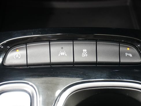 Used 2021 Buick Envision Essence w/ Sport Touring Package FWD image 23