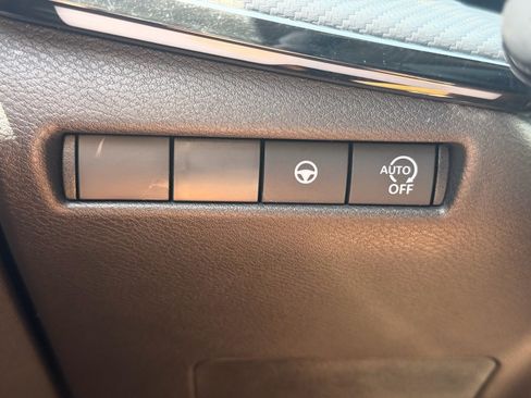 Certified 2025 Nissan Kicks SR FWD image 30