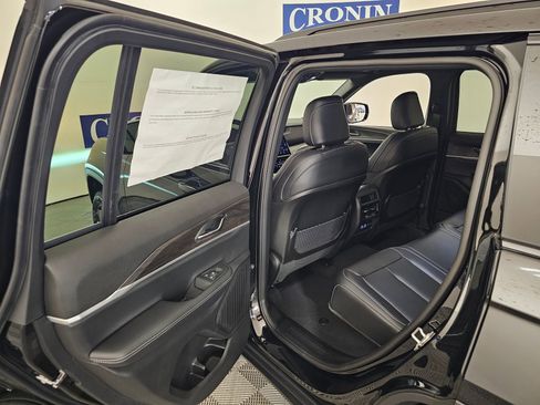 New 2025 Jeep Grand Cherokee Limited image 42