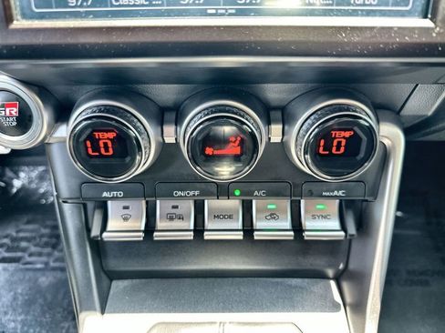Used 2022 Toyota GR86 Premium RWD image 17
