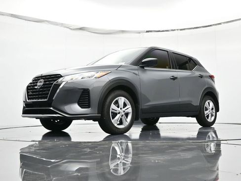 New 2025 Nissan Kicks Play S FWD image 36