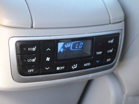 Used 2017 Toyota Highlander Limited Platinum image 29