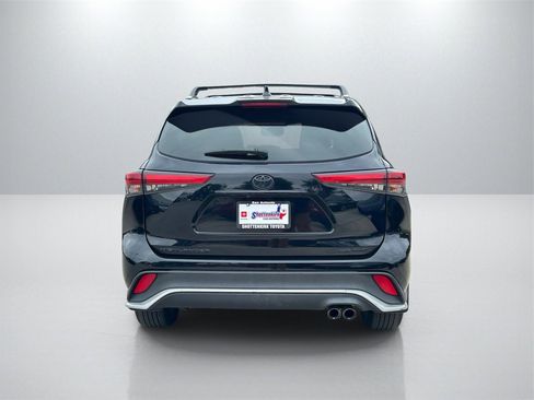 Used 2021 Toyota Highlander XSE image 6