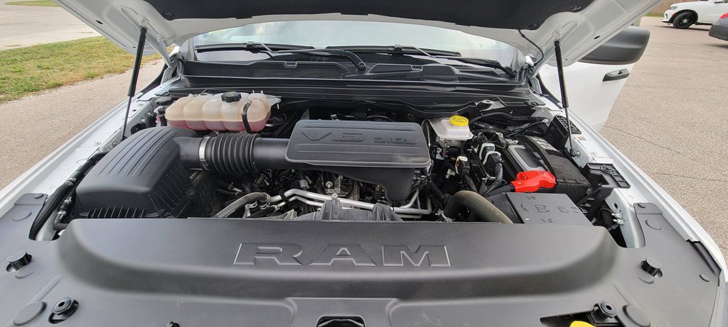 Used 2025 RAM 1500 Tradesman w/ Night Edition AWD/4WD image 9