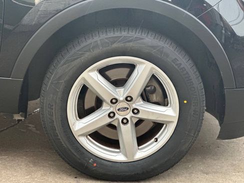 Used 2016 Ford Explorer XLT AWD/4WD image 4