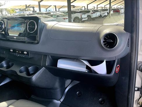 Used 2021 Mercedes-Benz Sprinter 2500 image 18