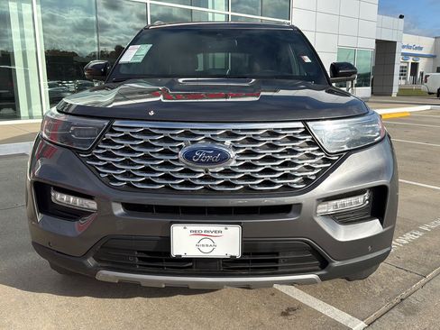 Used 2022 Ford Explorer Platinum w/ Equipment Group 601A AWD/4WD image 3