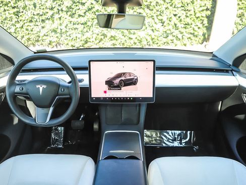 Used 2023 Tesla Model Y Long Range AWD/4WD image 11