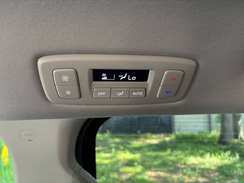 Used 2026 Kia Carnival FWD image 25