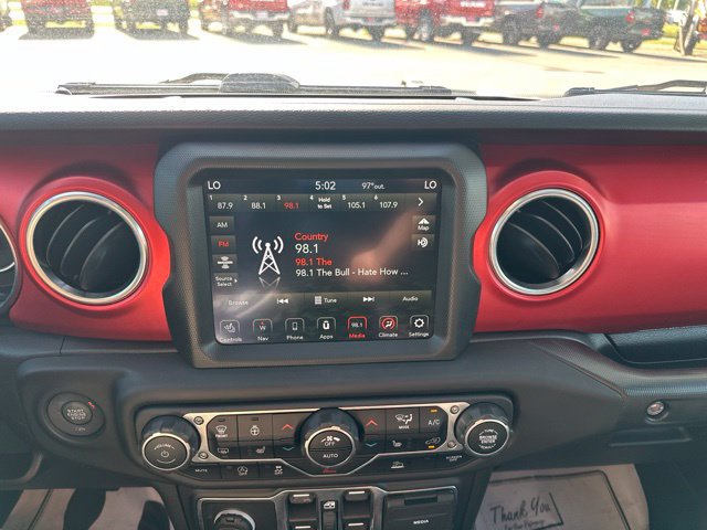 Used 2022 Jeep Wrangler Unlimited Rubicon w/ Cold Weather Group AWD/4WD image 24