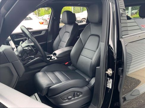 Used 2024 Porsche Cayenne S AWD/4WD image 5