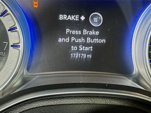Used 2015 Chrysler 300 Limited RWD image 18