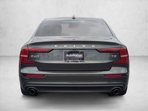 Used 2021 Volvo S60 T5 Momentum FWD image 7