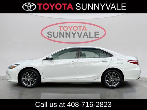 Used 2017 Toyota Camry SE w/ Moonroof Package FWD image 6