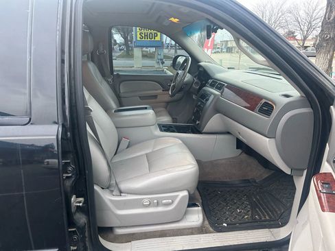 Used 2012 GMC Yukon SLT w/ SLT-2 Equipment Package image 4