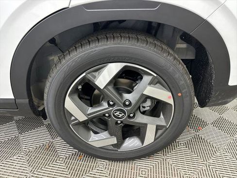 New 2026 Hyundai Venue SEL image 19