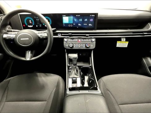 Used 2025 Hyundai Tucson SE image 18