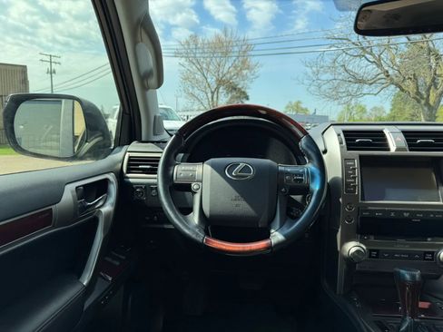 Used 2016 Lexus GX 460 w/ Premium Package AWD/4WD image 18