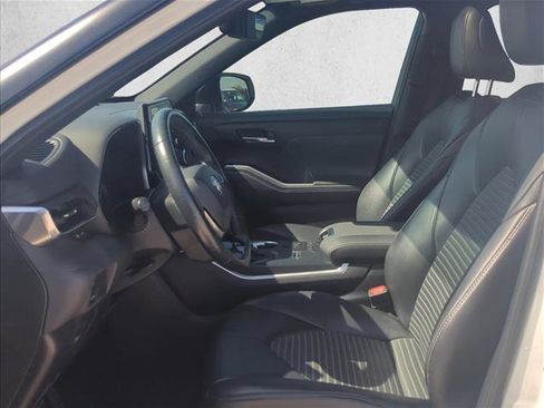 Used 2021 Toyota Highlander XSE image 11
