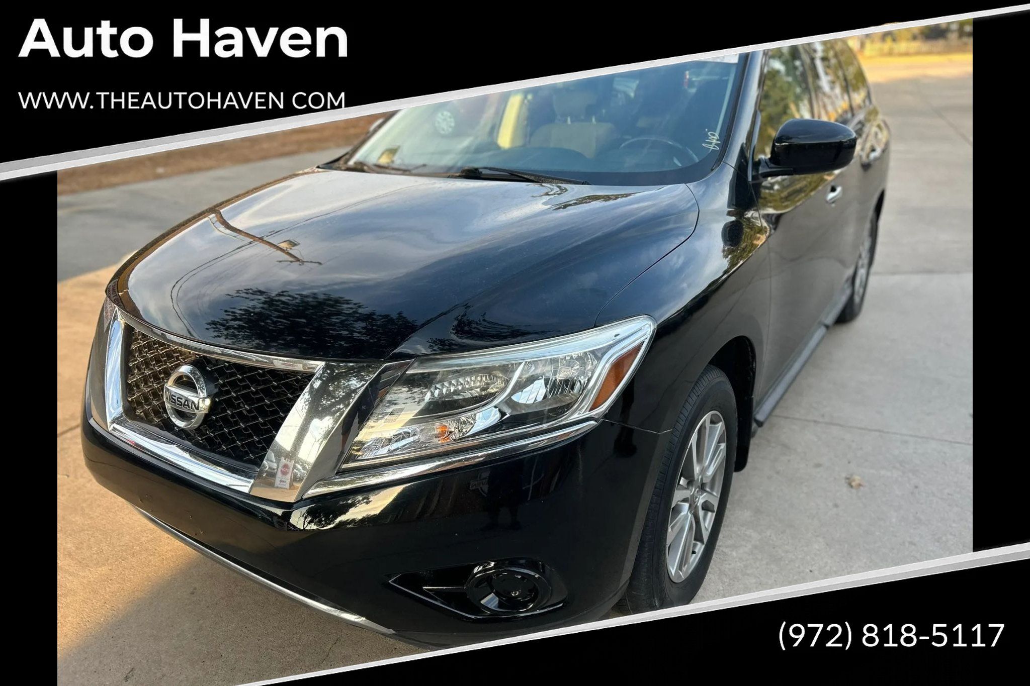 Used 2014 Nissan Pathfinder SV w/ Trailer Tow Package FWD image 1