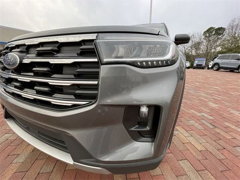 Used 2025 Ford Explorer Active w/ Active Comfort Package image 5