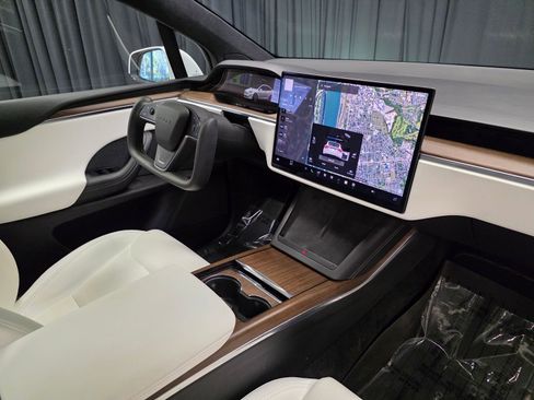 Used 2022 Tesla Model X image 37