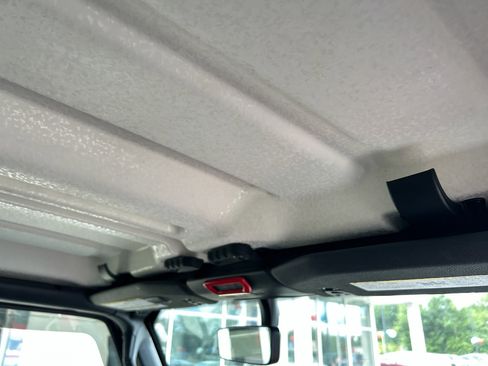 Used 2019 Jeep Wrangler Unlimited Rubicon w/ Dual Top Group image 18