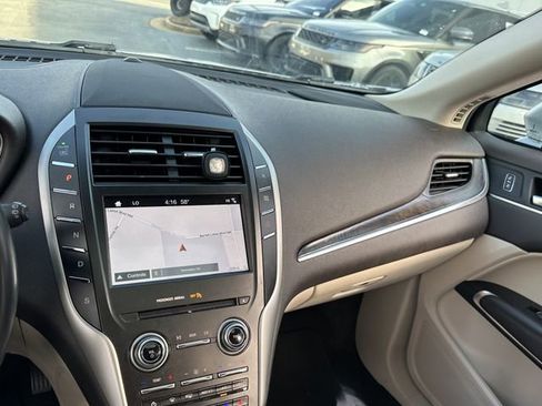 Used 2019 Lincoln MKC Reserve image 16