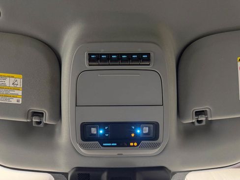 Used 2024 Ford F550 4x4 Crew Cab Super Duty w/ XLT Value Package image 33