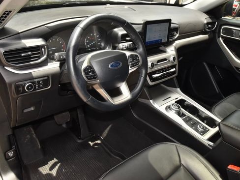Used 2024 Ford Explorer XLT w/ Equipment Group 202A AWD/4WD image 32