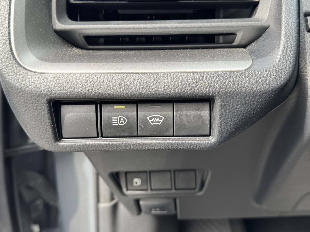 Used 2024 Toyota Prius LE FWD image 21