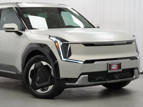 Used 2024 Kia EV9 Land image 3