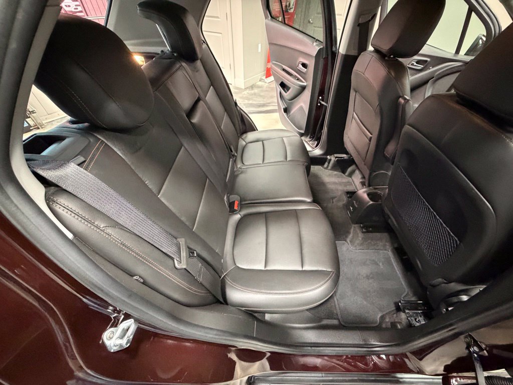 Used 2021 Chevrolet Trax LT w/ Premium Seat Package AWD/4WD image 41